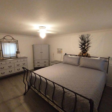 Welcome To Pineapple House! 펜사콜라 외부 사진