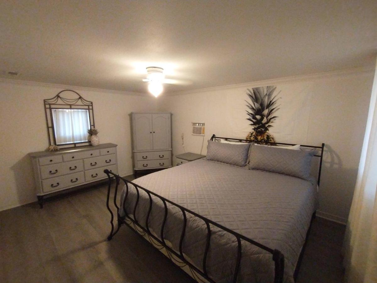 Welcome To Pineapple House! 펜사콜라 외부 사진