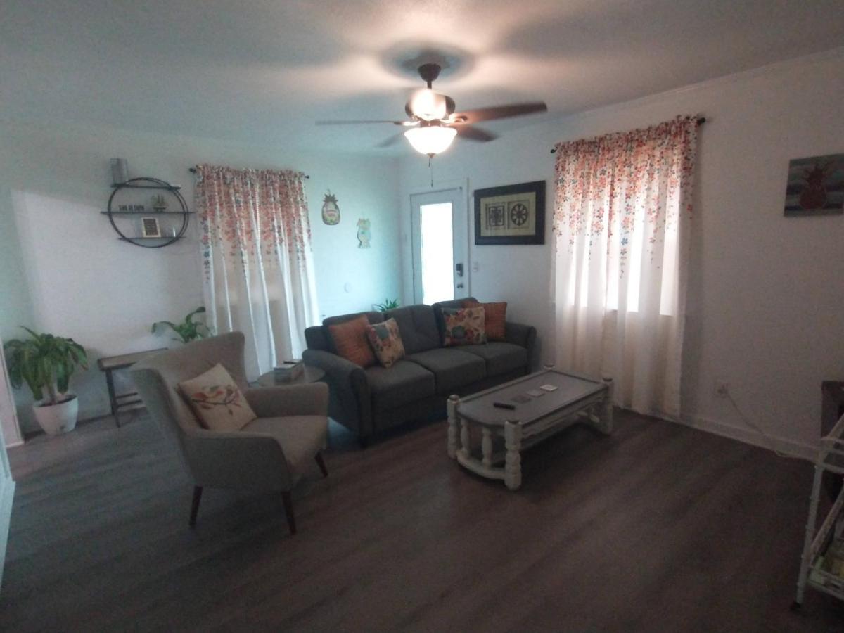 Welcome To Pineapple House! 펜사콜라 외부 사진
